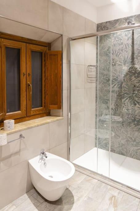 Cozy And Charmin 3Br Apartment Steps By Duomo Florencia Exterior foto